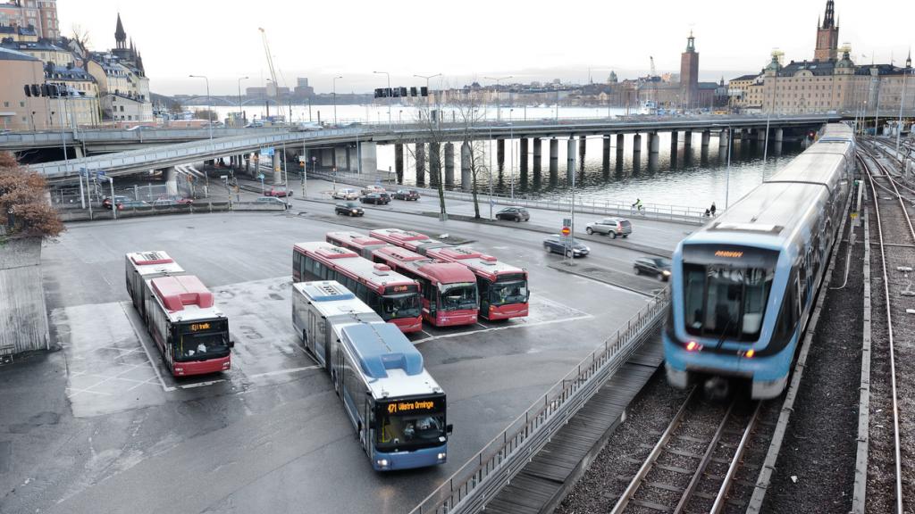 Le bus ou le train pour des trajets sans voiture et qui limitent la pollution