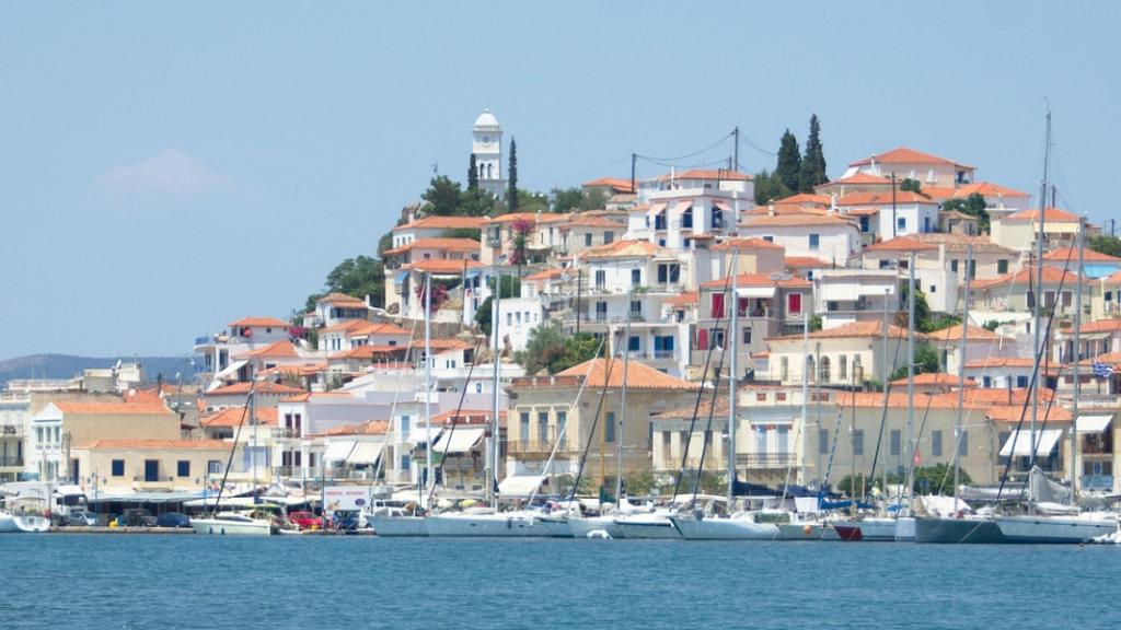 Sur l'île de Poros, en Grèce, un projet d'extension de pisciculture rejeté au nom de l’environnement