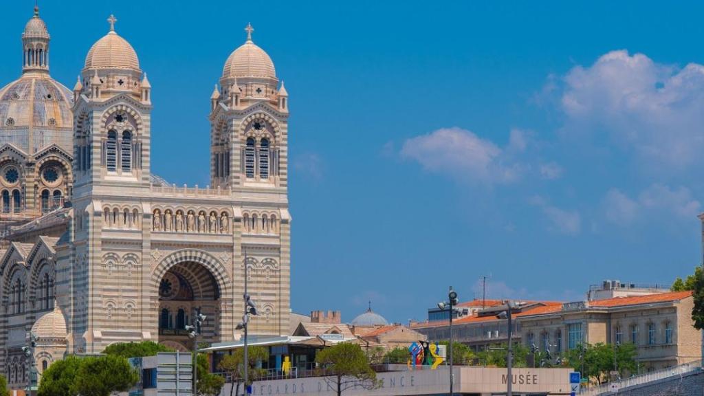 Les cantines de Marseille redistribuent les repas non consommés aux familles en difficulté