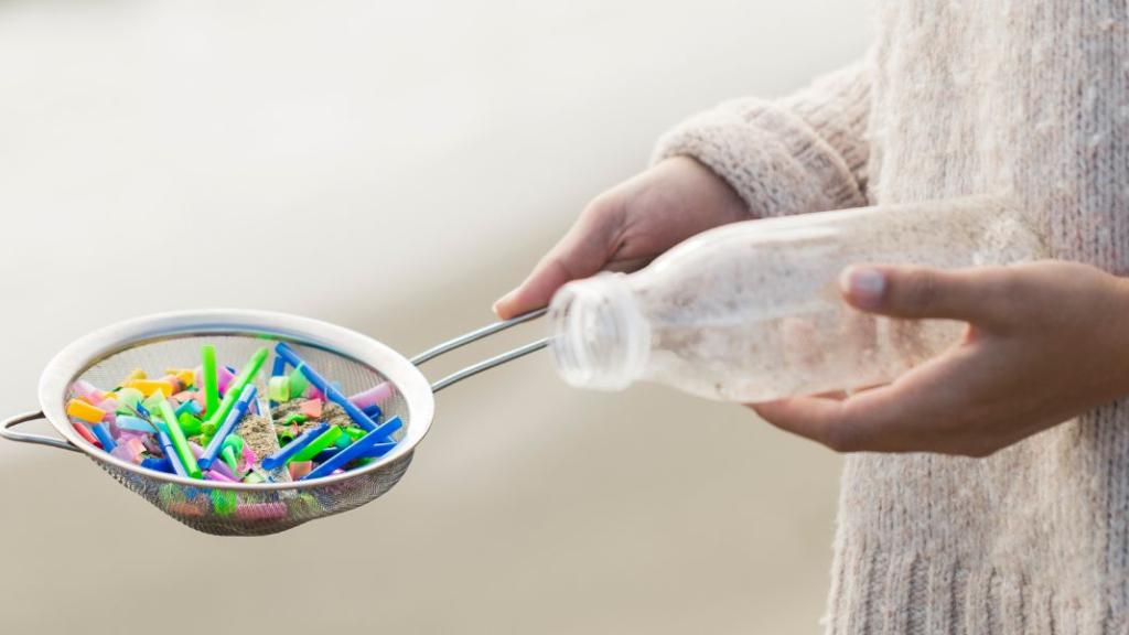 Texas : deux adolescents développent un appareil pour éliminer les microplastiques de l’eau
