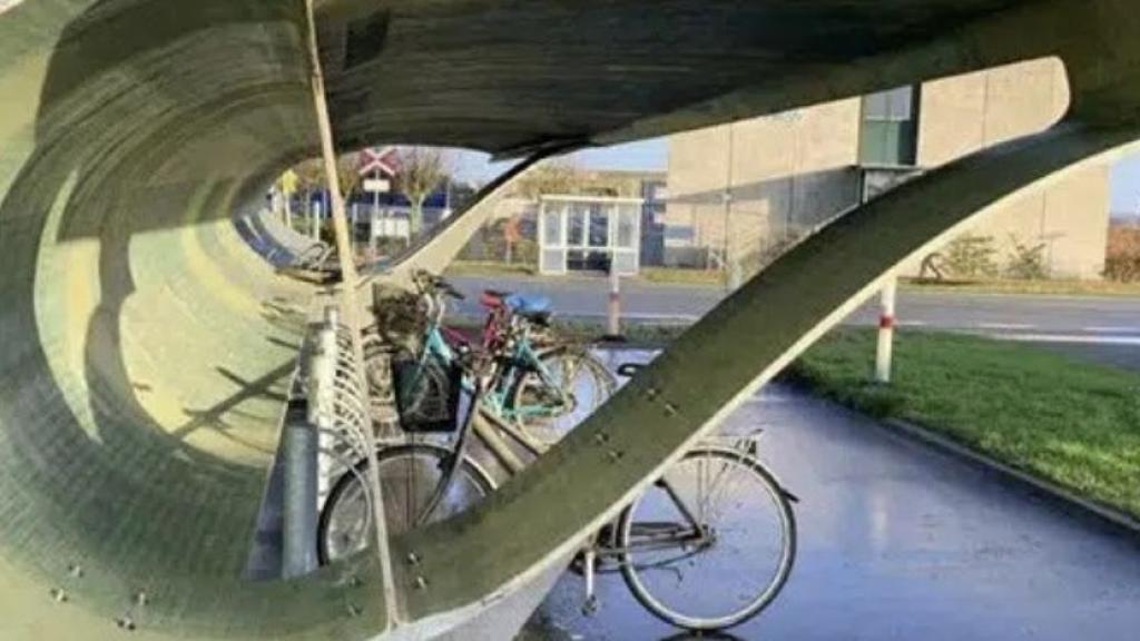 Quand une pale d’éolienne devient un abri à vélos