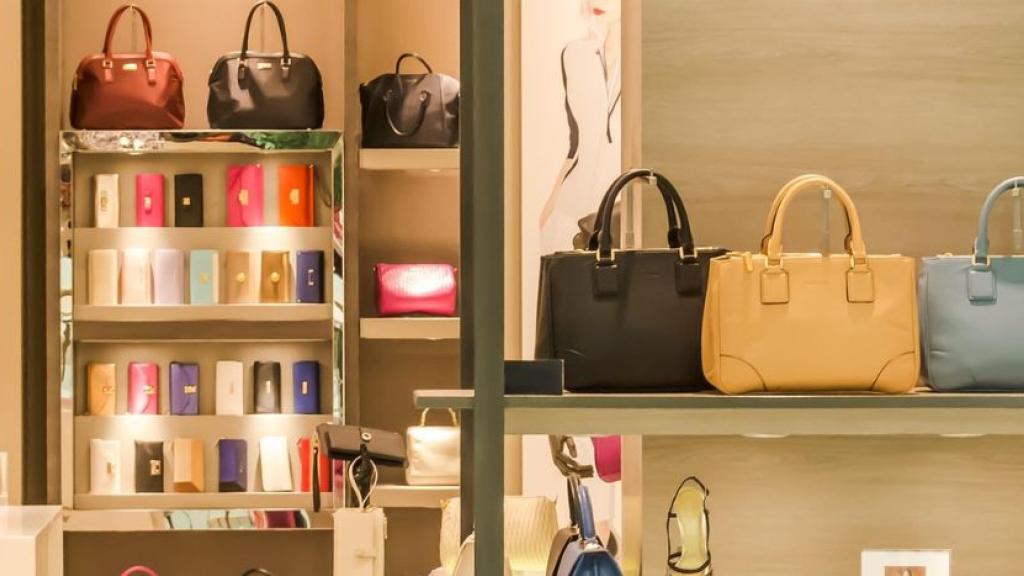 La loi contre l’ultra fast-fashion est adoptée, voici ce que vous devez savoir