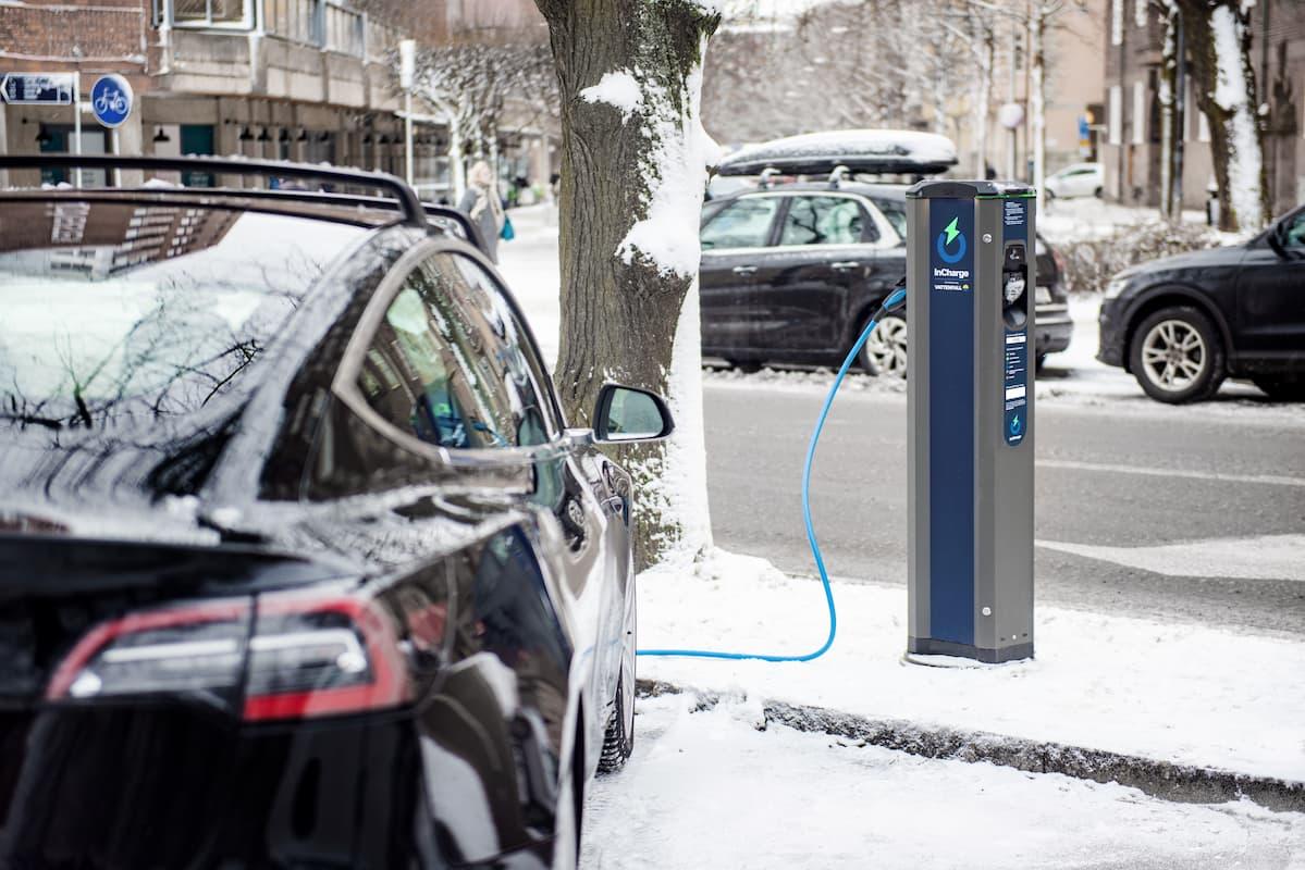 Voiture électrique garée à Stockholm
