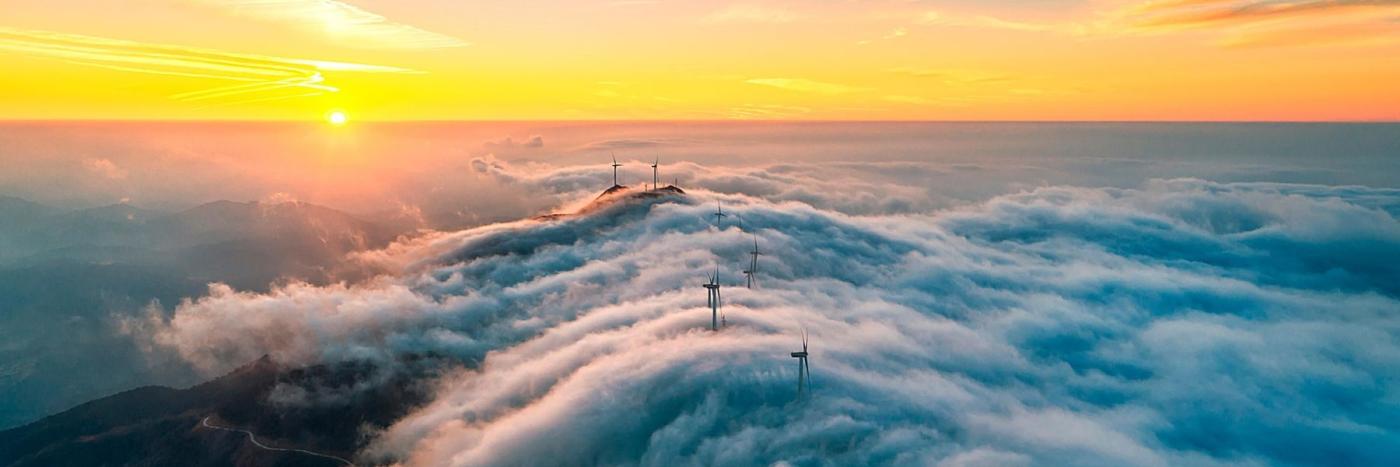 Croissance des énergies renouvelables en ralentissement : l’objectif de tripler les capacités d’ici 2030 compromis