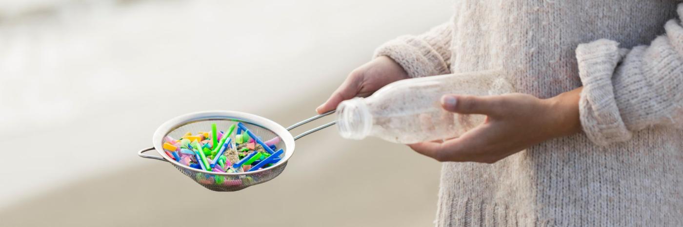 Texas : deux adolescents développent un appareil pour éliminer les microplastiques de l’eau