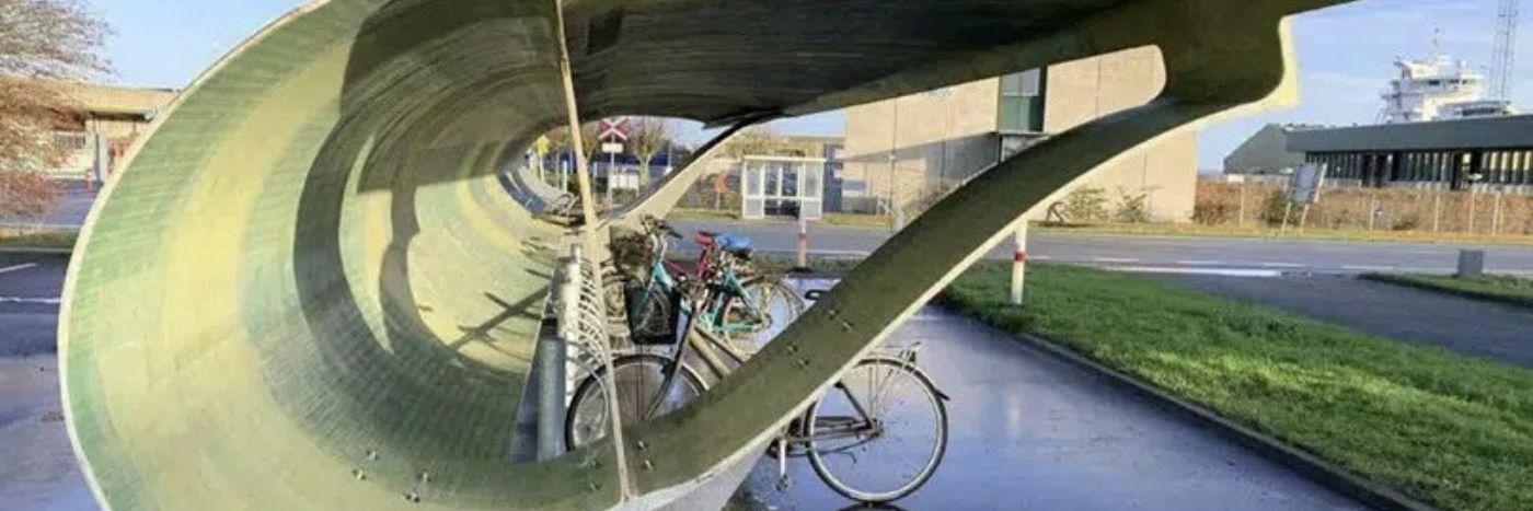 Quand une pale d’éolienne devient un abri à vélos
