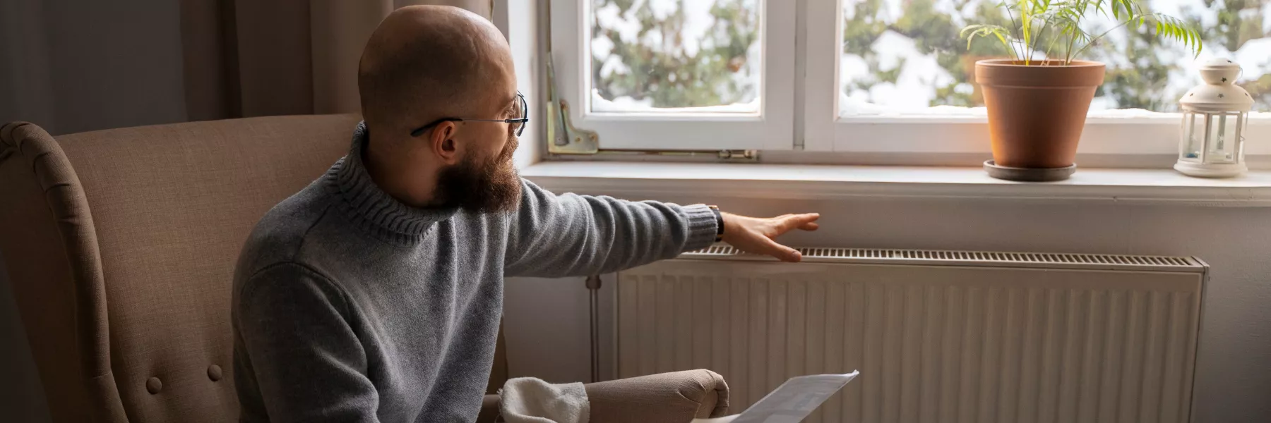 Faire des économies en hiver : vaut-il mieux éteindre le chauffage en journée ou simplement le baisser ?